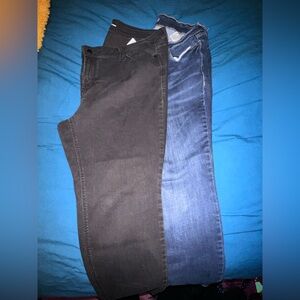 2 Pairs of Old Navy Rockstar Super Skinny Jeans - 20S